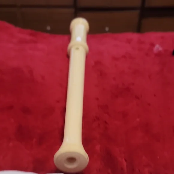 Cream Recorder Flute - Picture 7 of 8